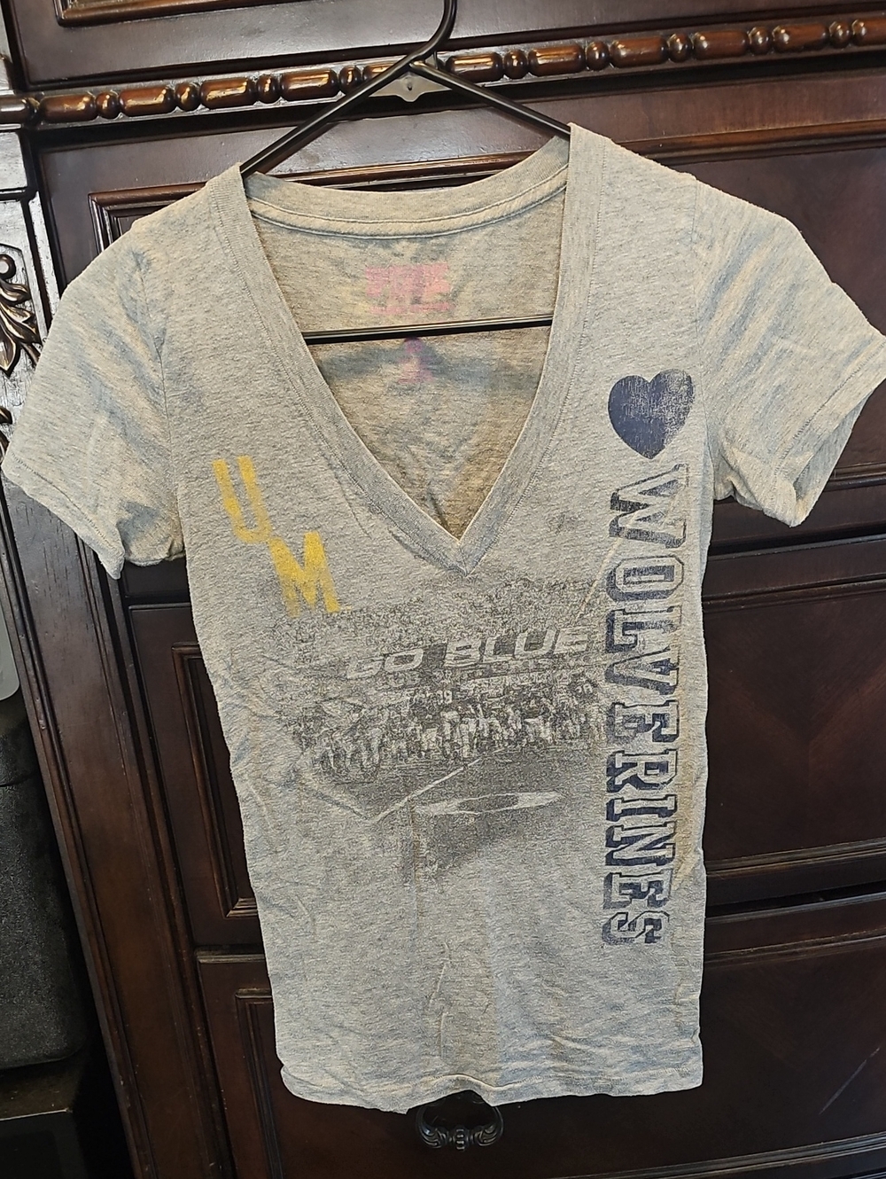 Victoria's Secret Pink Women's Gray V-Neck Graphic Tee - Wolverines